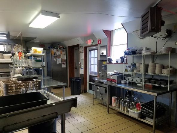 Applewood Apartments and Restaurant: 120 North Rd, Highland, NY 12528